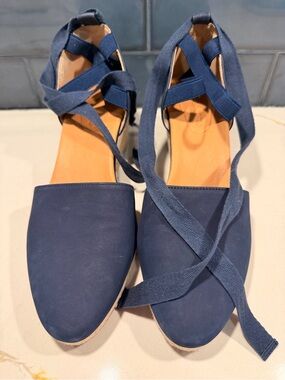 Corso Como Navy Wrap-Style Flat Loafers